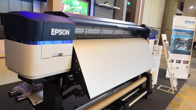 Perusahaan printer dan proyektor, Epson. Foto: Bianda Ludwianto/kumparan
