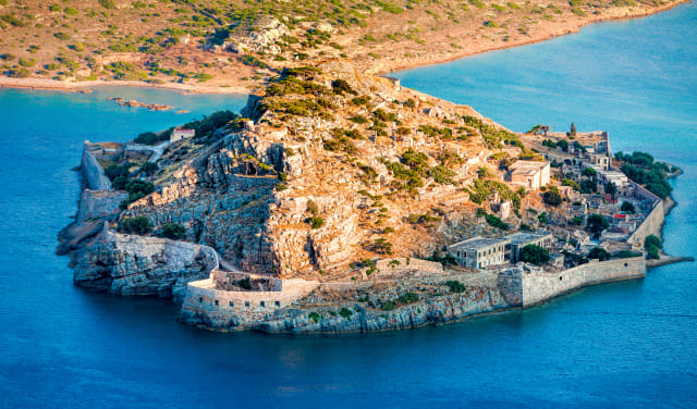 Panorama Pulau Spinalonga, Yunani Foto: Shutter Stock