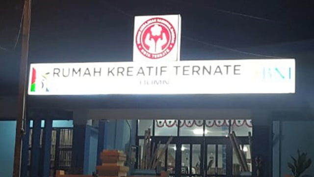 Rumah Kreatif Ternate, salah satu pusat  oleh-oleh khas Ternate. Beberapa IKM memasukkan prodak mereka di sini. Foto: cermat