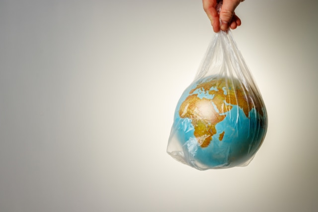 com-Selamatkan Bumi, Bijak Berplastik Foto: Shutterstock