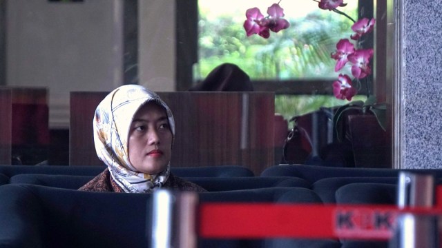 Bupati Lampung Timur, Chusnunia Chalim, diperiksa sebagai saksi kasus pengadaan barang dan jasa Kabupaten Lampung Tengah di KPK, Jumat (1/3). Foto: Sejati Nugroho/kumparan