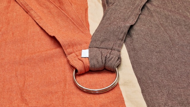 Gendongan jenis ring sling.