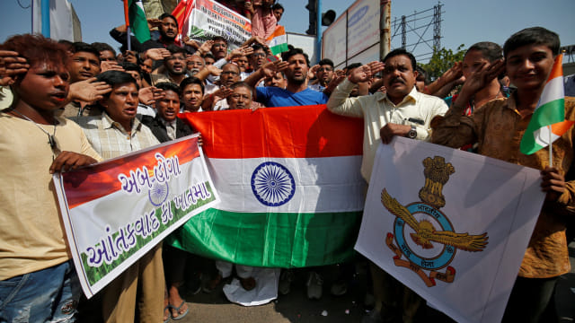 Warga India memprotes Pakistan Foto: Reuters/Amit Dave