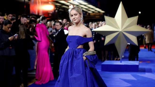Brie Larson tampil dengan gaun 'Superhero' pada premiere Captain Marvel di London. Foto: AFP/ Tolga Akmen