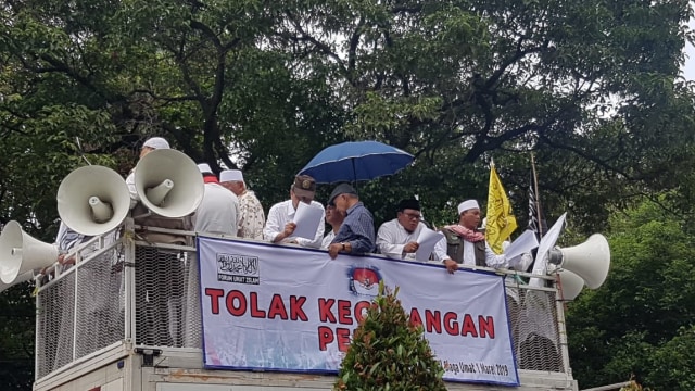 Amien Rais, Aksi Gabungan Massa FUI dan Gerakan Jaga Indonesia, Depan KPU, Jalan Imam Bonjol