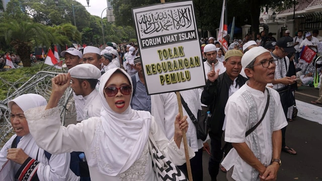 Aksi Gabungan Massa FUI dan Gerakan Jaga Indonesia, Depan KPU, Jalan Imam Bonjol