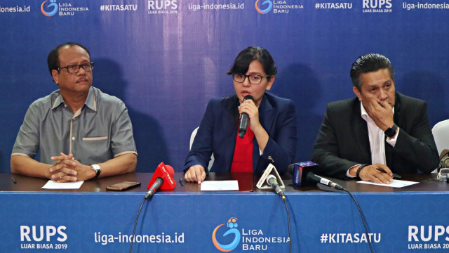 Dirk Soplanit, Ratu Tisha dan Gusti Randa menyampaikan pemaparan dalam Rapat Umum Pemegang Saham (RUPS) PT LIB. Foto: Ferry Adi/kumparan