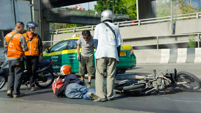 Ilustrasi kecelakaan sepeda motor. Foto: Shutterstock