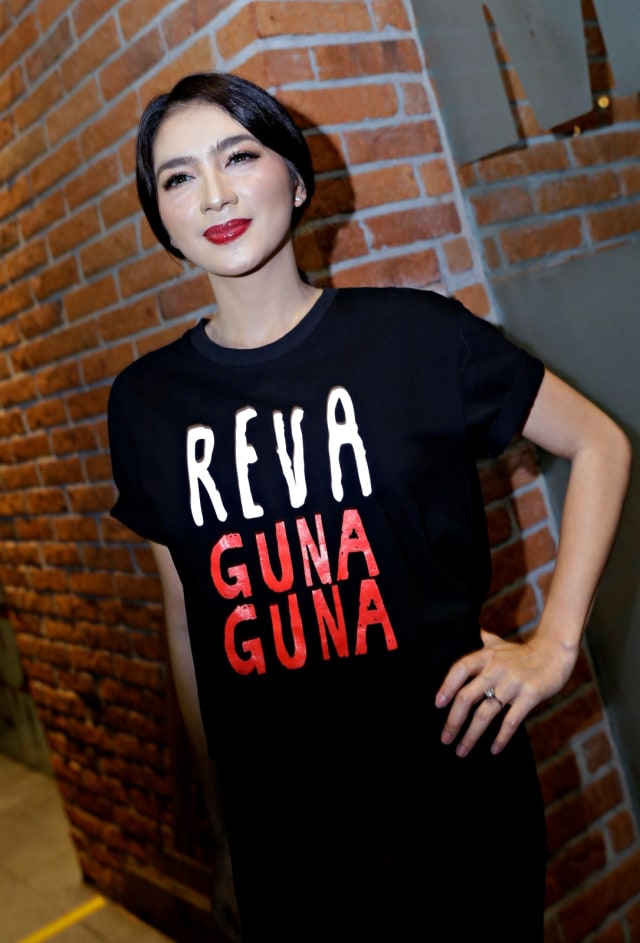 Artis Angel Karamoy saat menghadiri pemutaran film Reva Guna Guna di CGV Grand Indonesia Jakarta. Foto: Agus Afriyanto