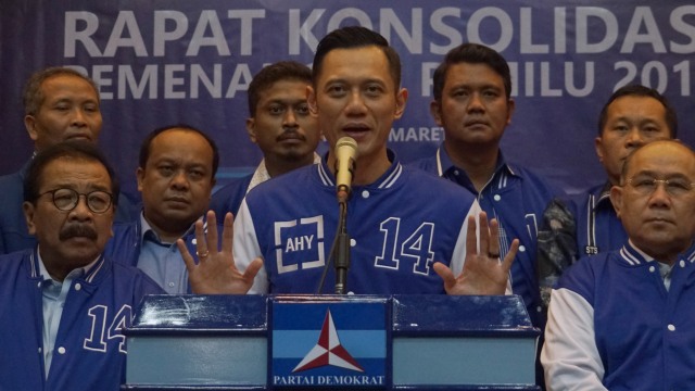 Komandan Kogasma, Agus Harimurti Yudhoyono memberikan keterangan pers terkait Rapat Konsolidasi Pemenangan Pemilu 2019 Partai Demokrat di DPP Demokrat, Jakarta, Sabtu (2/3). Foto: Fanny Kusumawardhani/kumparan