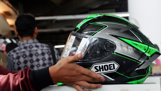 Helm Shoei X14 Foto: Aditya Pratama Niagara/kumparanOTO