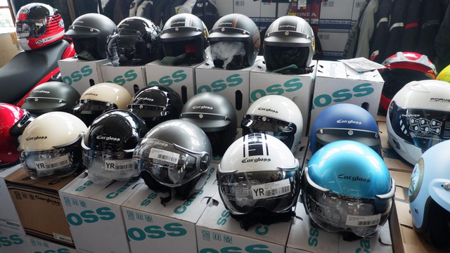 Berbagai helm Cargloss di Jakarta Helmet Exhibition Foto: Aditya Pratama Niagara/kumparanOTO