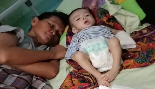 Muh Akbar Dafis (6 bulan) penderita gizi buruk, hanya dijaga oleh neneknya. (Makassar Indeks).