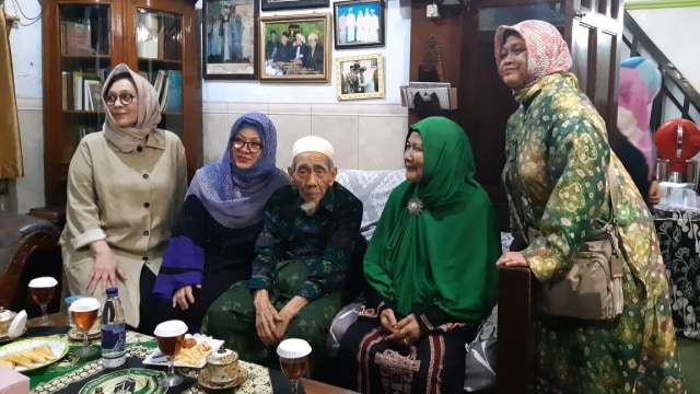 Keluaraga Cendana silaturahmi dengana KH Maimoen Zubair Foto: Dok, Istimewa
