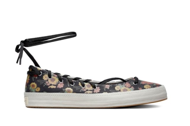 Si Manis 'Bloom in Season', Sneakers Bertabur Bunga dari Converse (298524)