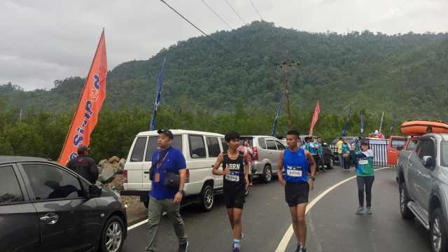 Suasana di jalur BRI Mandeh Run 2019. Foto: Moh Fajri/kumparan