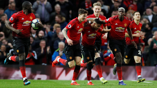 Pemain-pemain Manchester United merayakan gol Andreas Pereira. Foto: REUTERS/Phil Noble