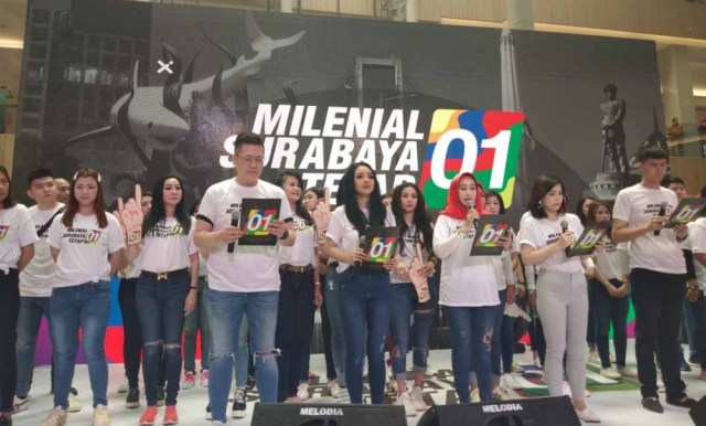 'Milenial Surabaya Tetap 01' deklarasi dukung Jokowi-Ma'ruf Amin di Grand Atrium Pakuwon Mall Surabaya, Minggu (3/3/2019)