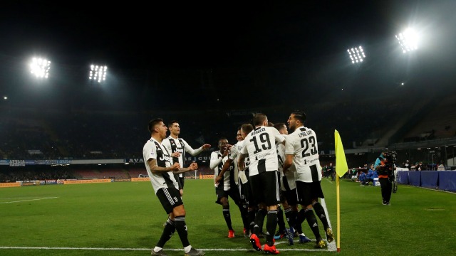 Selebrasi pemain Juventus di San Paolo Stadium. Foto: REUTERS/Ciro De Luca
