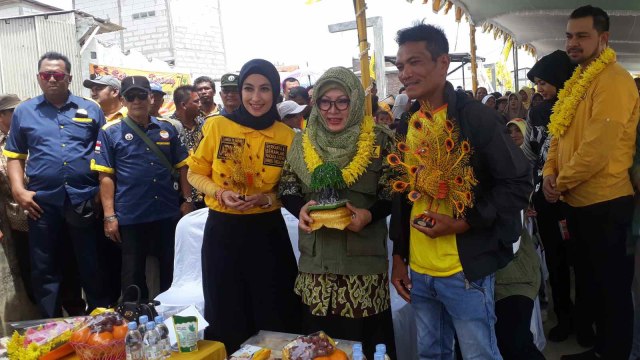 Siti Hardiyanti Rukmana sambangi Tambak Lorok, Semarang. Foto: Afiati Tsalitsati/kumparan