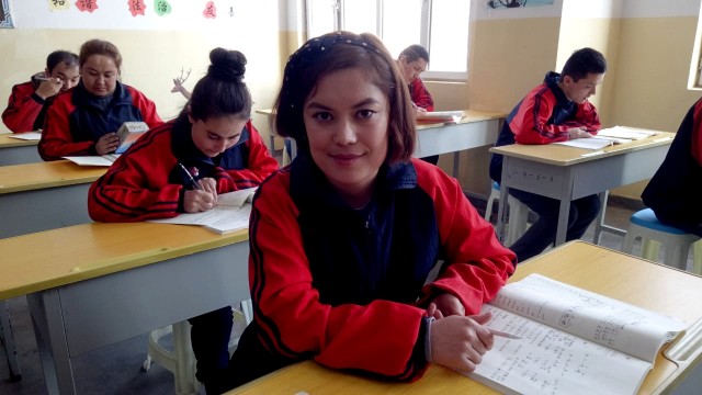 Terkenal akan Kecantikannya, Ini Cerita Perempuan Suku Uighur dari China (1159037)