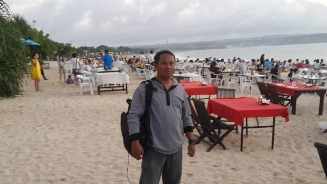 Nurhalis saat berada di Pantai Sanur Bali waktu pelatihan Marine Spatial Planning. Foto: Doc Nurhalis