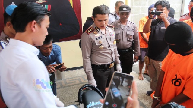 Kapolres Bojonegoro AKBP Ary Fadli SIK MH MSi, dalam konferensi pers yang digelar di Mapolres Bojonegoro, Senin (04/03/2019) siang. 