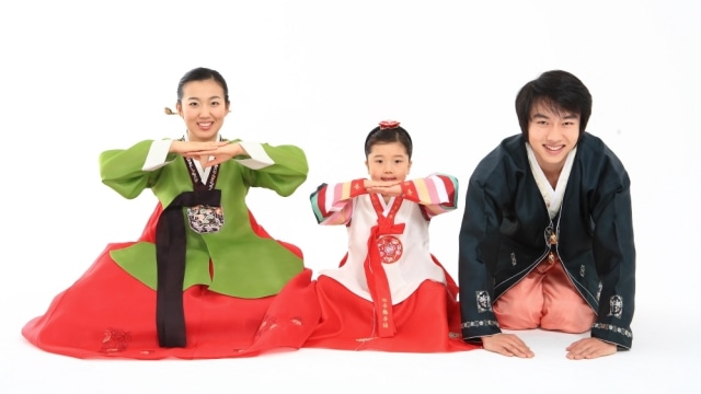 Ilustrasi keluarga yang merayakan Chuseok Foto: Flickr/Republic of Korea