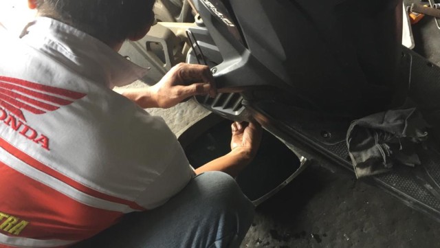 Ganti oli di bengkel non resmi