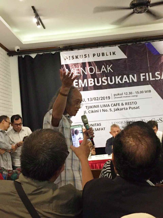Menolak Pembusukan Filsafat, Cikini