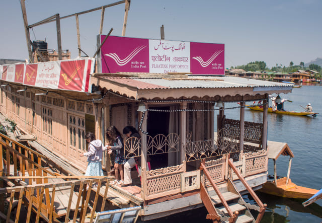 Kantor Pos Terapung di Kashmir, India
