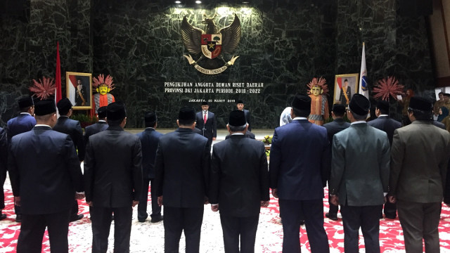 Gubernur DKI Jakarta Anies Baswedan saat mengukuhkan Dewan Riset Daerah. Foto: Moh Fajri/kumparan
