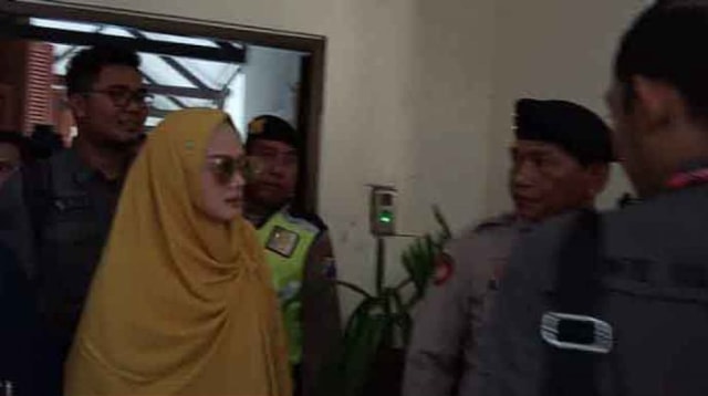 Mulan Jameela di PN Surabaya