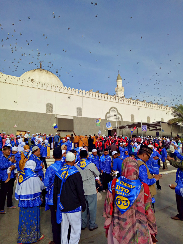 Jemaah Indonesia di Masjid Quba. Foto: Rachmadin Ismail/kumparan