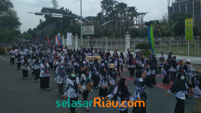 Ribuan Guru Di Pekanbaru Demo Tuntut Tpp Tidak Dihapuskan Kumparan Com