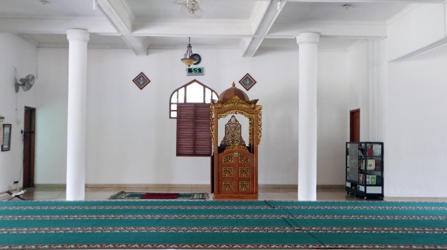 Mimbar bagi penceramah di Masjid Agung Al Jauhar Yasfi, Kampung Sawah Foto: Helinsa Rasputri/kumparan