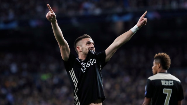 Tadic menjadi bintang kemenangan Ajax atas Real Madrid. Foto: REUTERS/Susana Vera