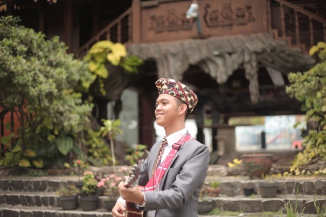 Rey si pemusik tradisional Lampung yang berasal dari kalangan milenial | foto: Dokumen Pribadi Rey