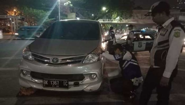 Parkir Sembarangan, Tiga Mobil Digembok di Medan 