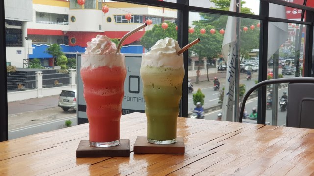 Nongkrong dan Nikmati Suasana Perkotaan dari Apostroffe Neo Pontianak (120458)