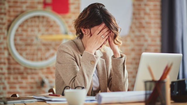 Perempuan karier yang tidak bahagia. Foto: shutterstock