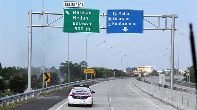 Tol Trans Sumatera ruas Medan-Binjai yang dibangun PT Hutama Karya. Foto: Wendiyanto/kumparan