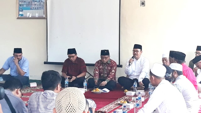 Sekjen PDIP, Hasto Kristiyanto di Pondok Pesantren Bahrul Ulum Diniyah Islamiyah (Budi) di Kecamatan Lamno, Kabupaten Aceh Jaya, Aceh, Rabu (6/3). Foto: Raga Imam/kumparan