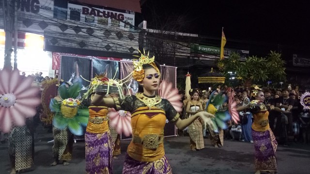 Perayaan pawai ogoh-ogoh menjelang Hari Raya Nyepi di Tuban, Bali, Rabu (6/3). Foto: Denita Matondang/kumparan