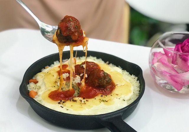 Sensasi Makan Siang di Toko Tanaman LOF Plants & Kitchen (46354)