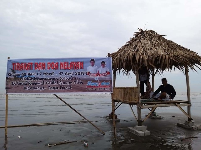 Doakan Jokowi Amin Nelayan Ritual 40 Hari Di Pantai