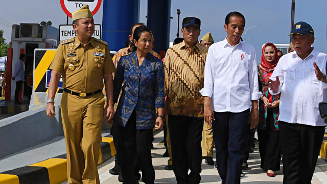 Jokowi, Basuki Hadimuljono, Budi Karya, Rini Soemarno, Ridho Ficardo, Tol Lampung