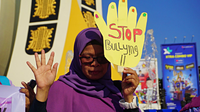 Aktivis perempuan menggelar aksi memperingati hari perempuan sedunia di Bundaran Simpang Lima, Banda Aceh. Foto: Zuhri Noviandi/kumparan