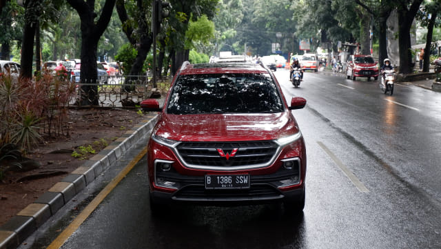 Test drive Wuling Almaz