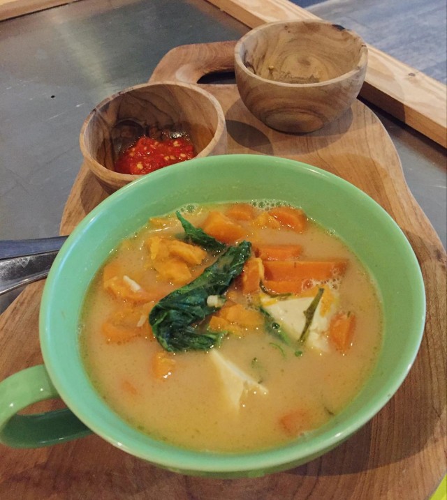 Menikmati Makanan Sehat dan Organik di Tengah Teduhnya Kafe Selatan (37768)